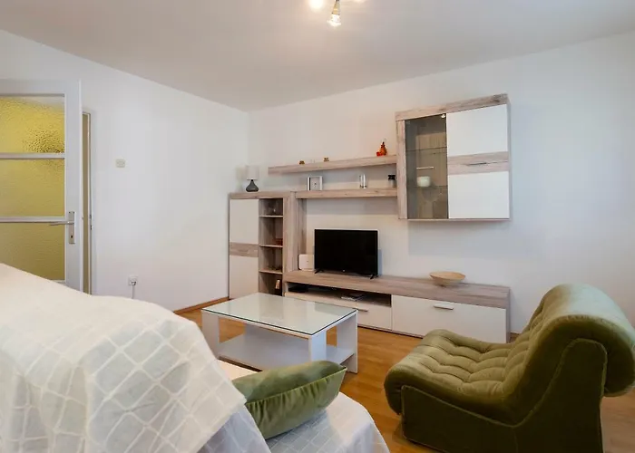 Lejlighed Apartment Anna With Free Private Parking