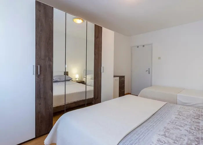 Apartment Anna With Free Private Parking